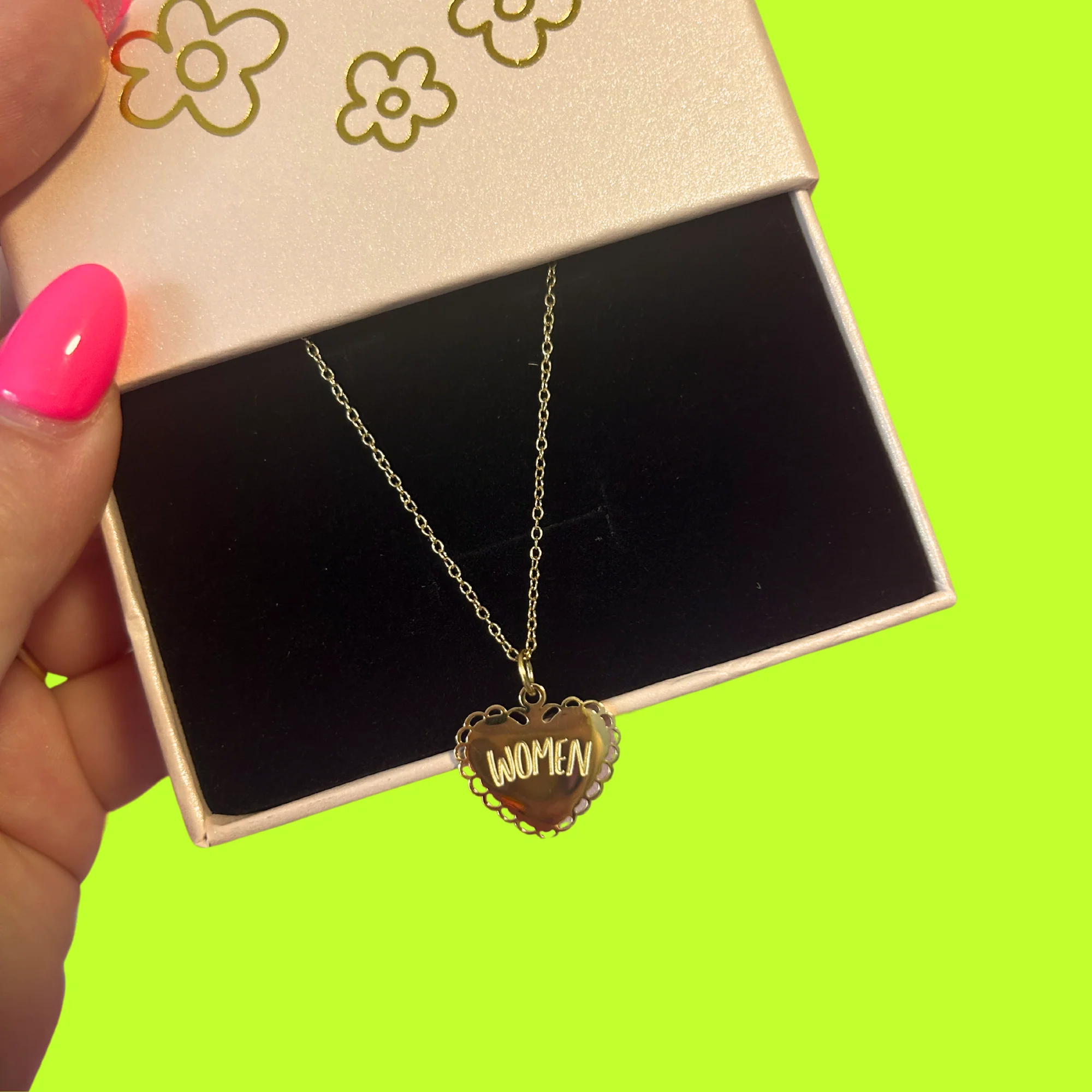 I Heart Women Necklace - Image 4