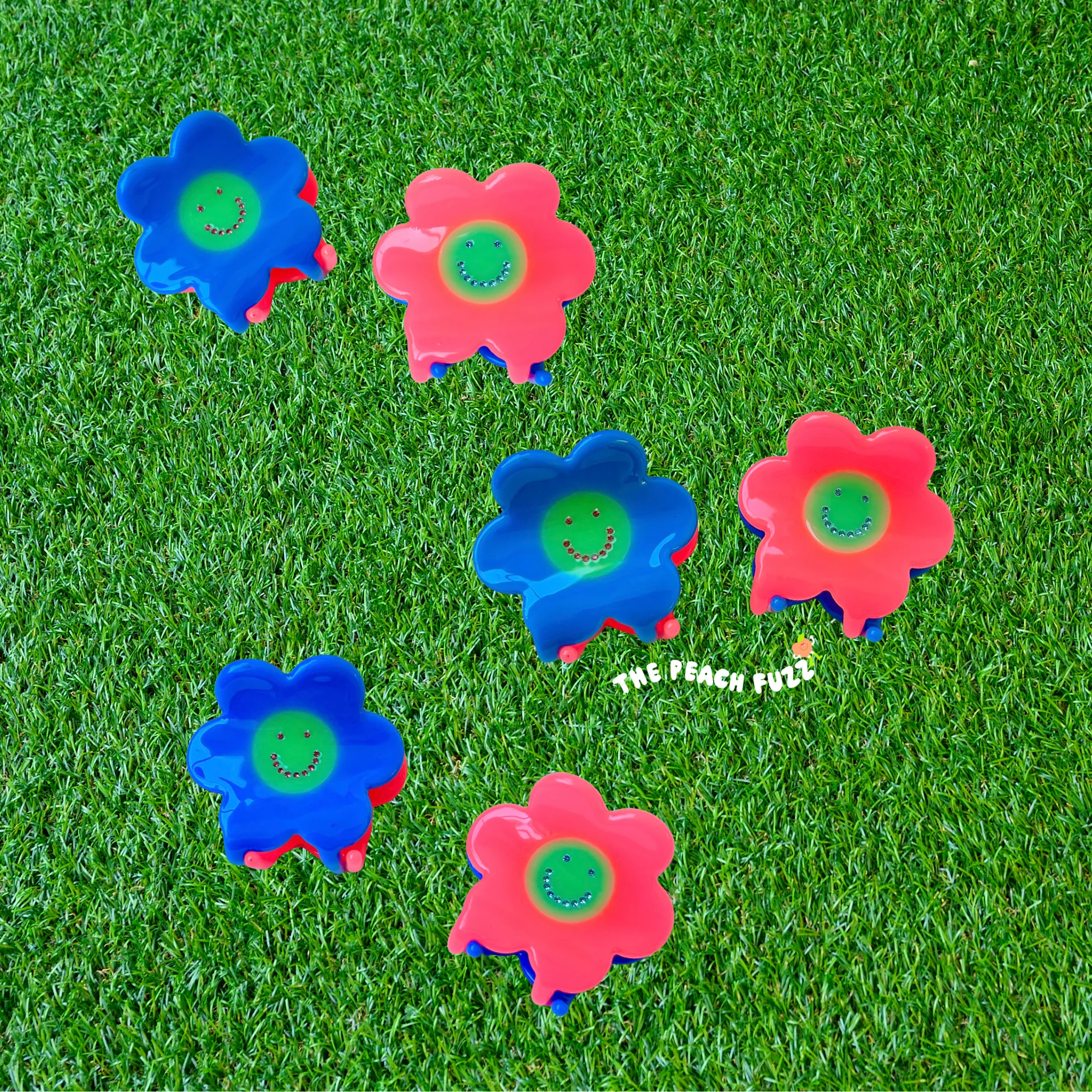 Smiley Flower Mini Hair Claw - Image 3